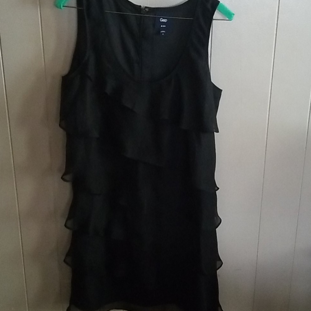 Gap little blk ruffled dress